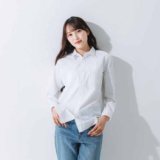NOTOSNOW Yシャツを着た女性
